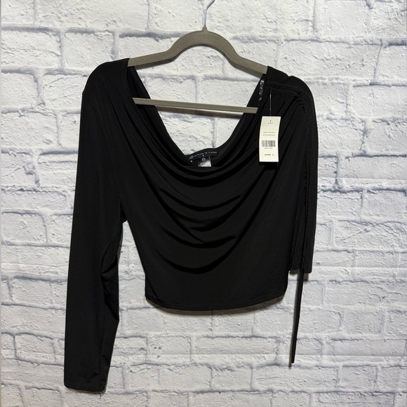 Fashion to Figure Tops - Fashion to Figure  Black Asymmetrical One Shoulder Shirt, Cropped, Size 3